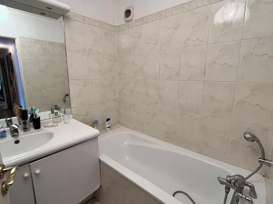 3 Terrasse Et Parking Gratuit * Parijs